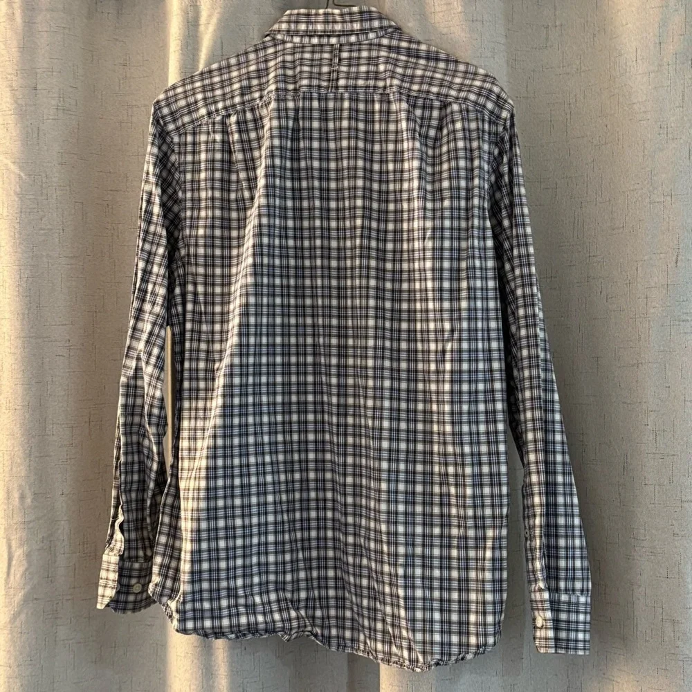 Men’s Banana Republic Soft Wash Long Sleeve Plaid Button up.‎ Size M, Brown.